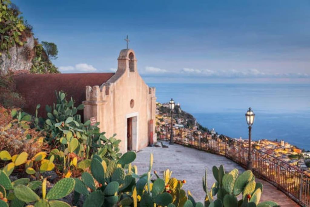 La Chicca Sicily Holiday House カステルモーラ エクステリア 写真