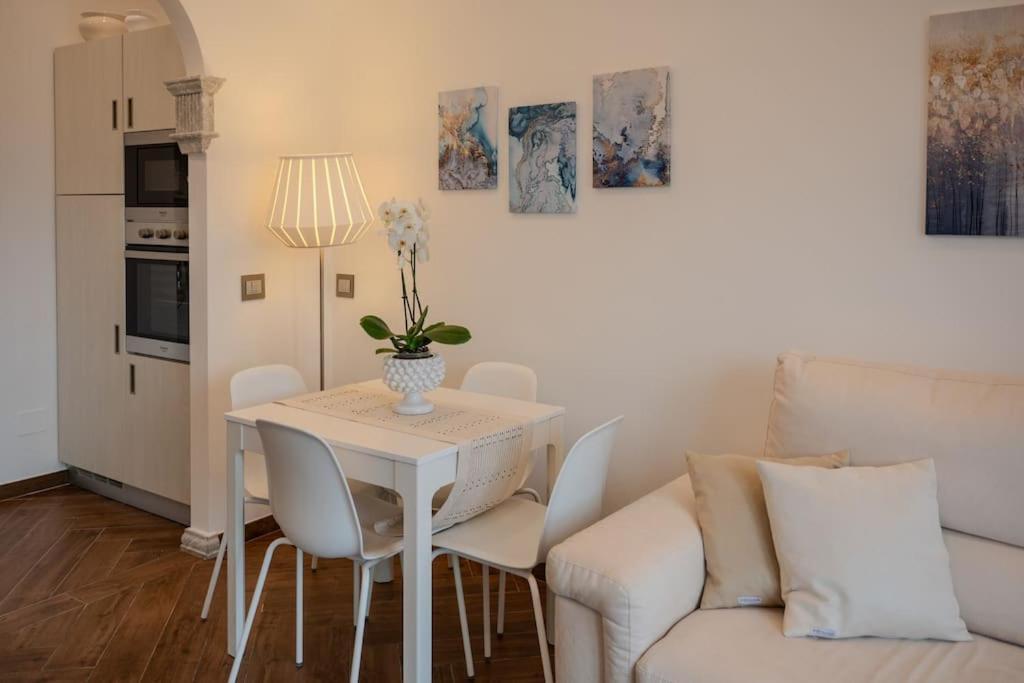 La Chicca Sicily Holiday House カステルモーラ エクステリア 写真