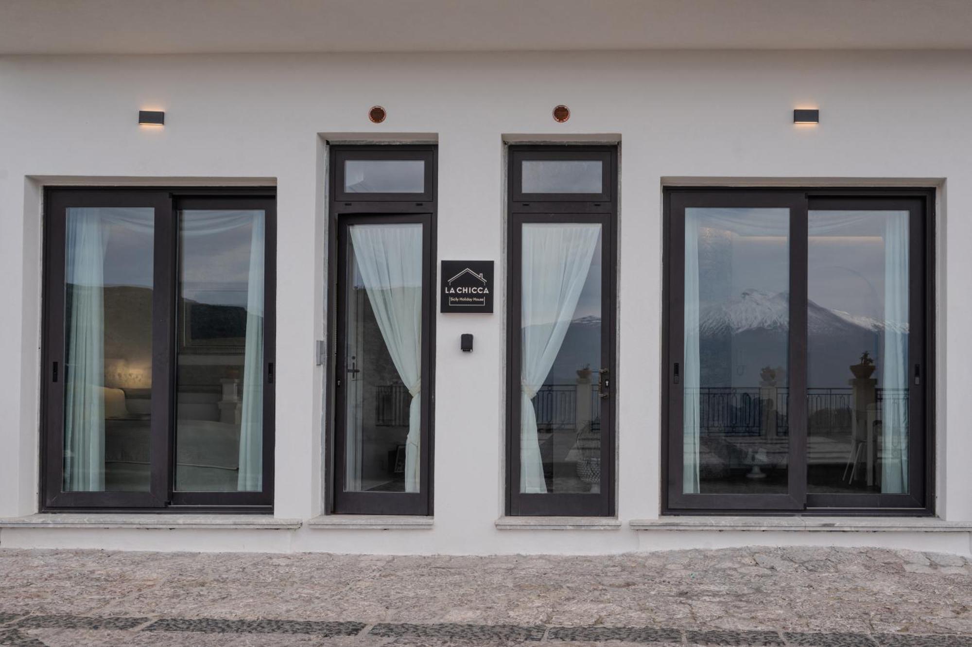 La Chicca Sicily Holiday House カステルモーラ エクステリア 写真
